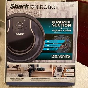 NEVER USED SHARK ION ROBOT